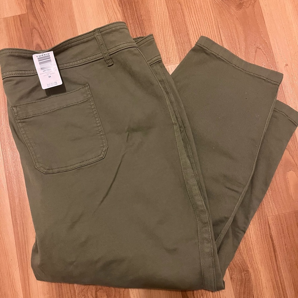 Torrid crop pants